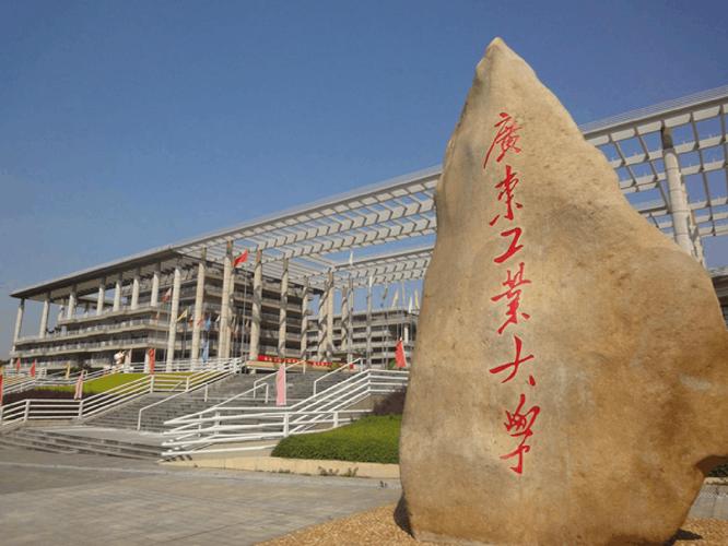 学环境艺术设计学校，环境艺术设计学费多少？
