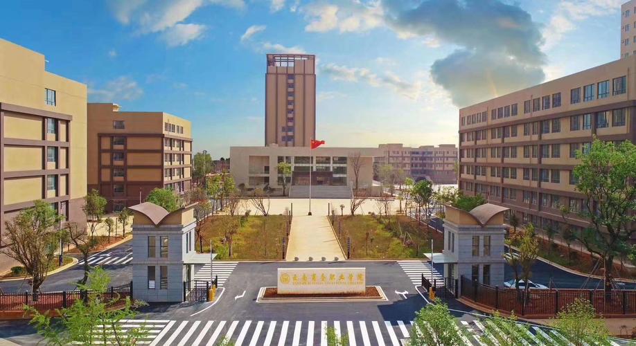 昆明旅游商务学校，昆明旅游学校是本科还是专科