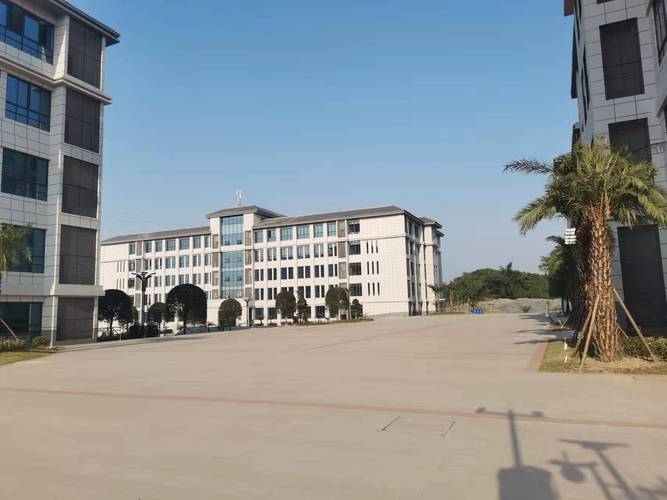 四川省盐业学校是职高吗，四川省盐业学校哪个教育局管？