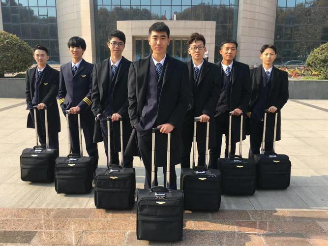 男生读航空服务专业怎么样,航空服务专业男生从事什么工作?-第5张图片-职教招生网 男生读航空服务专业怎么样,航空服务专业男生从事什么工作?-第5张图片-职教招生网